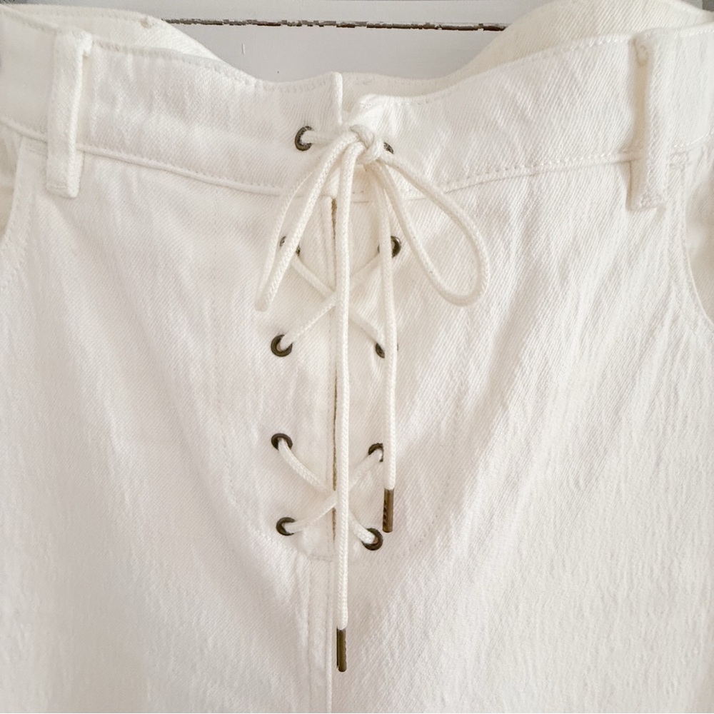 White Lace-Up 5 Pocket Jean by CHLOE